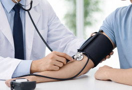 'Bệnh người già' tấn công giới trẻ: Chưa đến 30 tuổi đã phải uống thuốc huyết áp