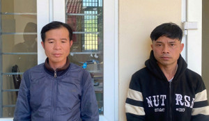 Điều tra 2 người đàn ông Thanh Hoá giấu súng tự chế trong hang đá