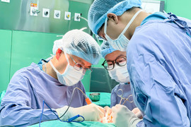 5 năm, 5 lần mổ sỏi thận do u tuyến cận giáp