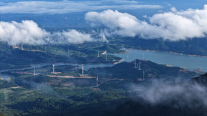 'Săn mây', ngắm cảnh đẹp hoang sơ trên 'nóc nhà' Quảng Trị ở dãy Trường Sơn