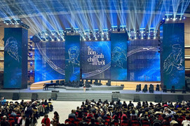 Ban tổ chức 'Về đây bốn cánh chim trời' nhận lỗi vì hủy show, khán giả vẫn phẫn nộ