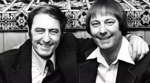 Bị chia cắt 39 năm từ lúc lọt lòng, cặp song sinh sống cuộc đời giống nhau đến lạ lùng