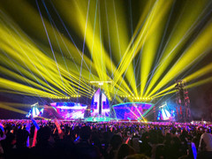 Gần 60.000 người dự 'đại tiệc' âm thanh, ánh sáng chào năm mới 2026 tại Quảng Ninh