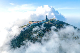 Ngắm núi Bà Đen hùng vĩ, huyền ảo từ trên cao