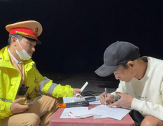 Phát hiện tài xế ô tô đầu kéo dương tính, tàng trữ trái phép ma tuý