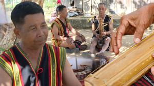 Giữ hồn nhạc cụ truyền thống trong đời sống cộng đồng người Brâu