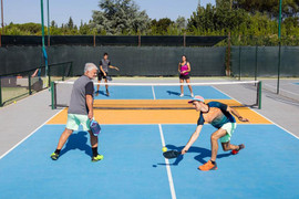 Một thói quen khi chơi Pickleball tiềm ẩn nguy cơ phải gác vợt