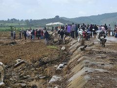 Cận cảnh hiện trường vụ sập bờ kè làm 4 người tử vong ở Đắk Lắk