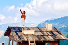 Mái nhà 'gây sốt' ở Tà Xùa, hút du khách check-in giữa mây trắng bồng bềnh