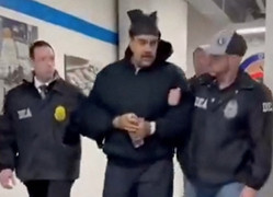 Hình ảnh Tổng thống Maduro bị áp giải, nói 'chúc mừng năm mới' từ nơi giam giữ