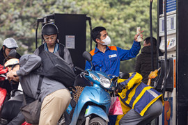 Giá xăng dầu hôm nay 4/1: Chưa ngừng đà đi xuống