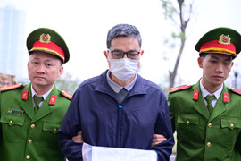 Dẫn giải 2 cựu Cục trưởng Cục An toàn thực phẩm nhận hối lộ tới toà