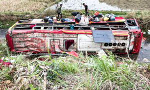 Lật xe khách ở Sơn La, 11 người bị thương