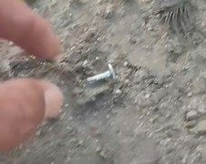 Công nhân bị hỏng lốp hàng loạt, nghi dính bẫy đinh rải trên đường