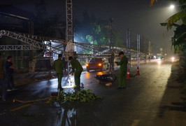 Dựng rạp đám cưới chiếm lòng đường khiến người đi xe máy tử vong