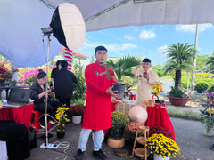 Sắm hoa Tết online, dễ mua nhưng có khó trả?