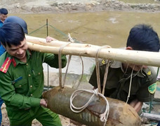 Phát hiện bom, đạn tại các rẫy keo và ruộng lúa ở Quảng Ngãi