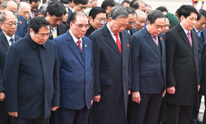 Lãnh đạo Đảng, Nhà nước và các đại biểu Quốc hội viếng Lăng Chủ tịch Hồ Chí Minh