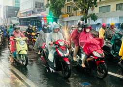 TP.HCM mưa trái mùa tới khi nào?