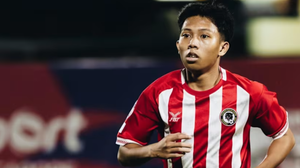 Đấm đối phương chấn động não, cầu thủ thoát án tù