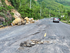 Quốc lộ 1D đoạn qua Đắk Lắk: Đường đẹp ven biển thành ác mộng giao thông