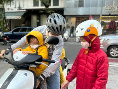 TP.HCM rét 17°C, dân mạng hào hứng 'xin gia hạn gói thời tiết lạnh dùng thử'