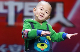 Thần đồng Trung Quốc kiếm tiền tỷ từ lúc 3 tuổi nhờ tài năng nhảy giờ ra sao?