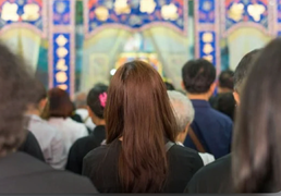 Cháu gái lên mạng nhờ người lạ dự đám tang bà ngoại