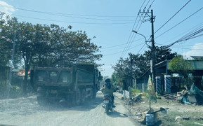 'Binh đoàn' xe tải cày nát Tỉnh lộ 607B, 'bão bụi' tra tấn dân cả ngày lẫn đêm