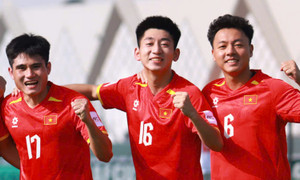 Thắng U23 Kyrgyzstan đầy cảm xúc, U23 Việt Nam chưa qua vòng bảng