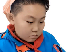 Cậu bé tiểu học 'lớn lên muốn làm bảo vệ' gây bão mạng xã hội