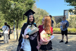 Du học Úc từ năm 17 tuổi, cô gái Việt bật khóc ngày nhận bằng đại học danh tiếng