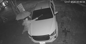 Truy tìm người đập phá ô tô ở Nghệ An