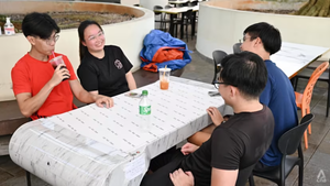 Khó thuê nhân viên phục vụ, Singapore thử nghiệm bàn làm sạch tự động