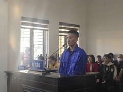 Cha dượng dùng búa hành hung con riêng của vợ lĩnh án tù