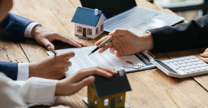 Lãi suất tăng, người mua nhà nên xuống tiền luôn hay chờ đợi?