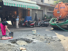 Hai công nhân tử vong dưới hố ga ở TP.HCM