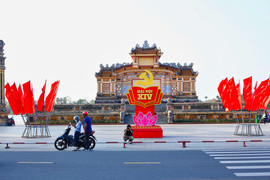 TP Huế rực rỡ cờ hoa chào mừng Đại hội XIV của Đảng