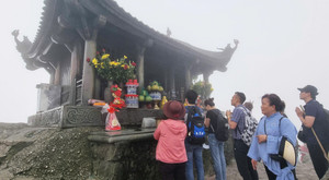 Quảng Ninh đề xuất dừng thu phí tham quan Yên Tử trong 3 năm