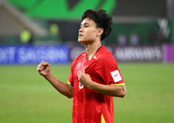 Người hùng U23 Việt Nam kiềm chế đúng lúc, chặn ngay sai lầm tai hại