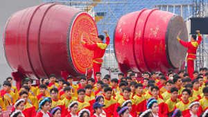 2.500 học viên cảnh sát tổng hợp luyện màn trống hội chào mừng Đại hội Đảng