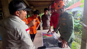 Indonesia nỗ lực tìm kiếm 11 người trên máy bay mất tích 