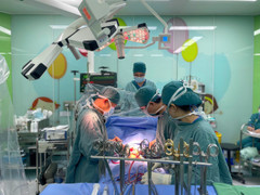 Ca mổ kịch tính cứu bé 5 tuổi hẹp khí quản kèm bệnh tim bẩm sinh hiếm gặp