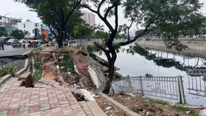 Sạt lở bờ kênh ở TP.HCM, khoét sâu lòng đường hơn 50 m