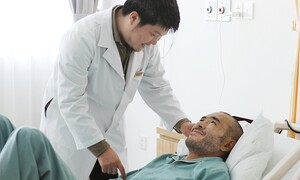 Đại phẫu trong đêm cứu sống du khách nước ngoài bị chấn thương sọ não