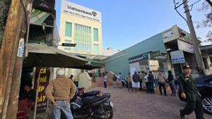 Truy bắt 2 kẻ dùng súng cướp ngân hàng Vietcombank ở Gia Lai