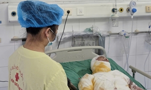 Vợ bán mảnh ruộng cuối cùng để cứu chồng bỏng 62% cơ thể