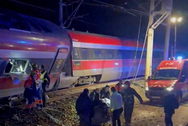 Hai tàu cao tốc đâm vào nhau ở Tây Ban Nha, 39 người thiệt mạng