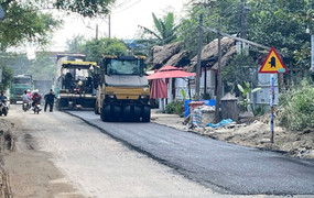 'Vá' ổ voi, ổ gà trên Tỉnh lộ 607B sau phản ánh của Báo Điện tử VTC News