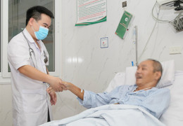 Ngã gục sau trận tennis, người đàn ông được cứu sống thần kỳ